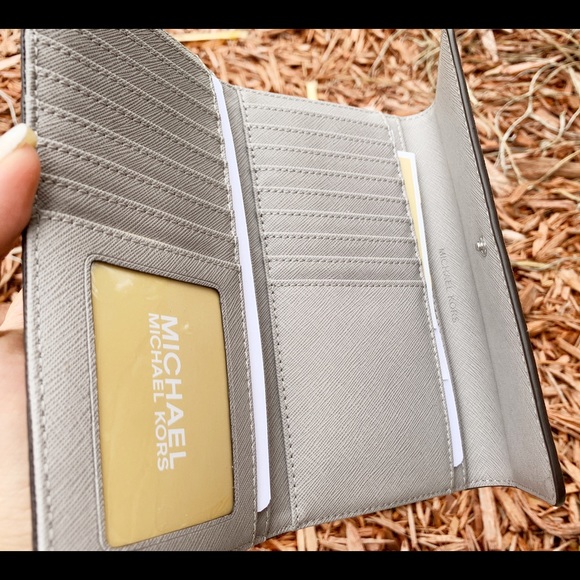 Michael kors large trifold wallet gray - Picture 4 of 4